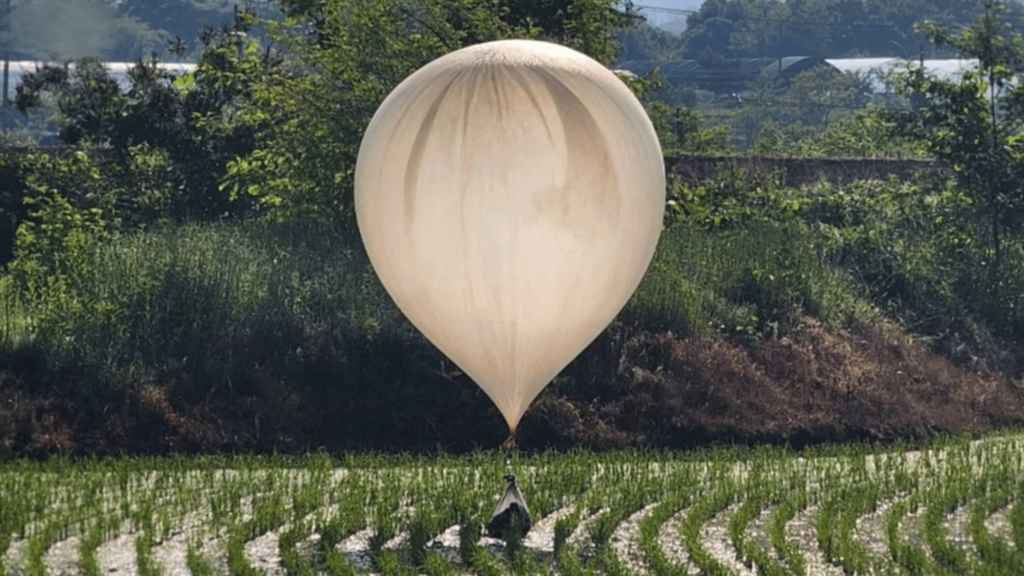 Pallone areostatico della Corea del Nord porta escrementi