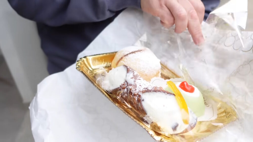 I cannoli assaggiati da Franchino Er Criminale a Palermo