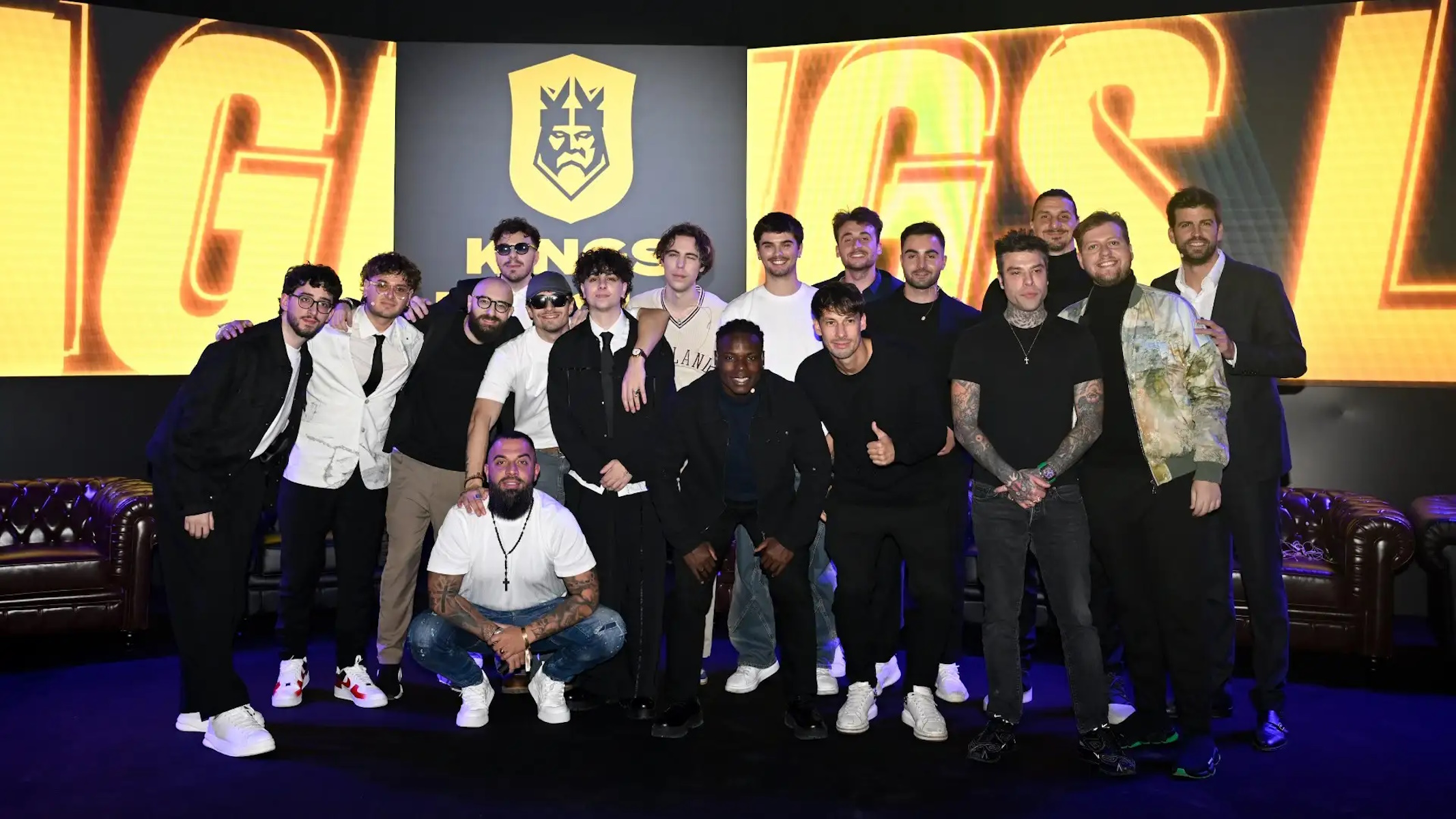 Foto con i protagonisti della nuova Kings League Italia