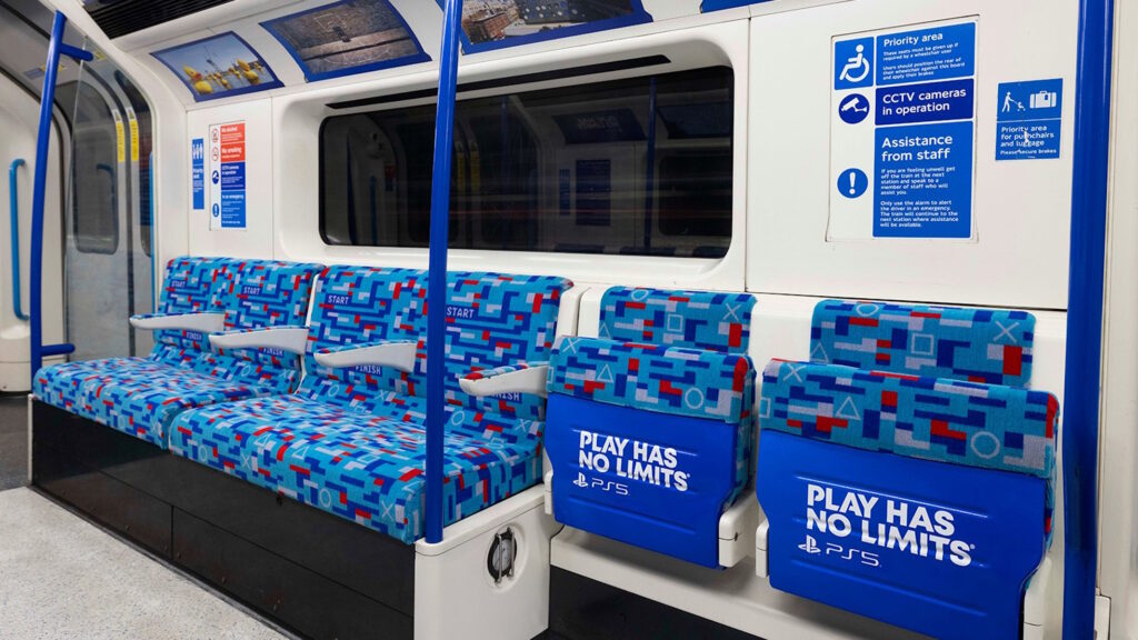 La carrozza del Tube rivisitata a tema PlayStation