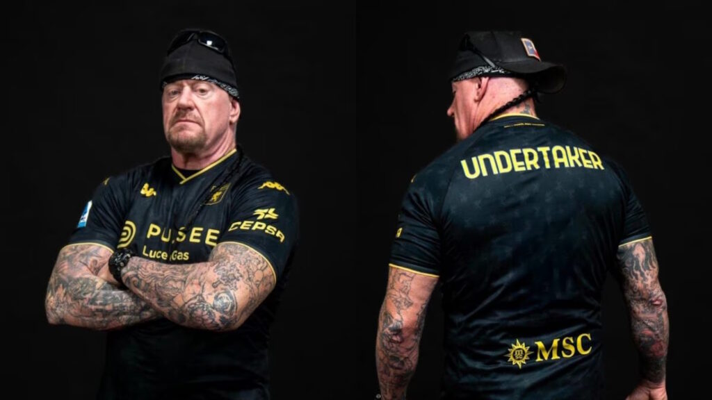 Undertaker con la maglia da calcio del Genoa