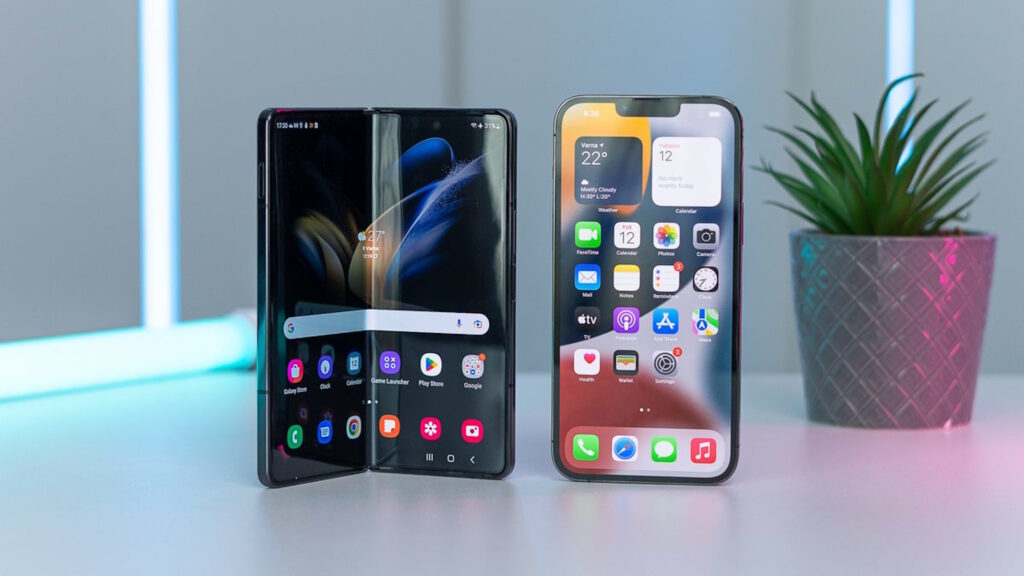 samsung galaxy z fold e apple iphone